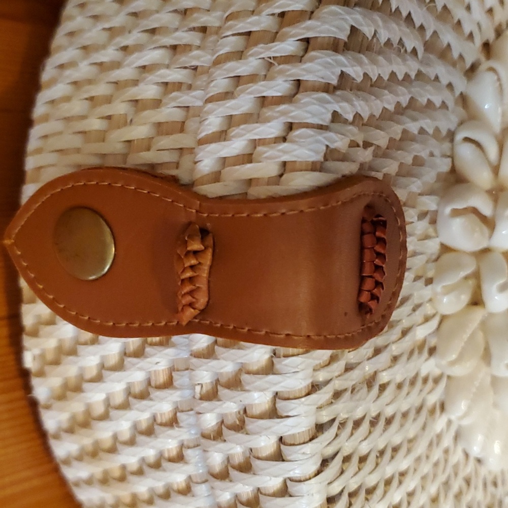 Shell and Rattan Circle Crossbody‎ Purse - Picture 5 of 10